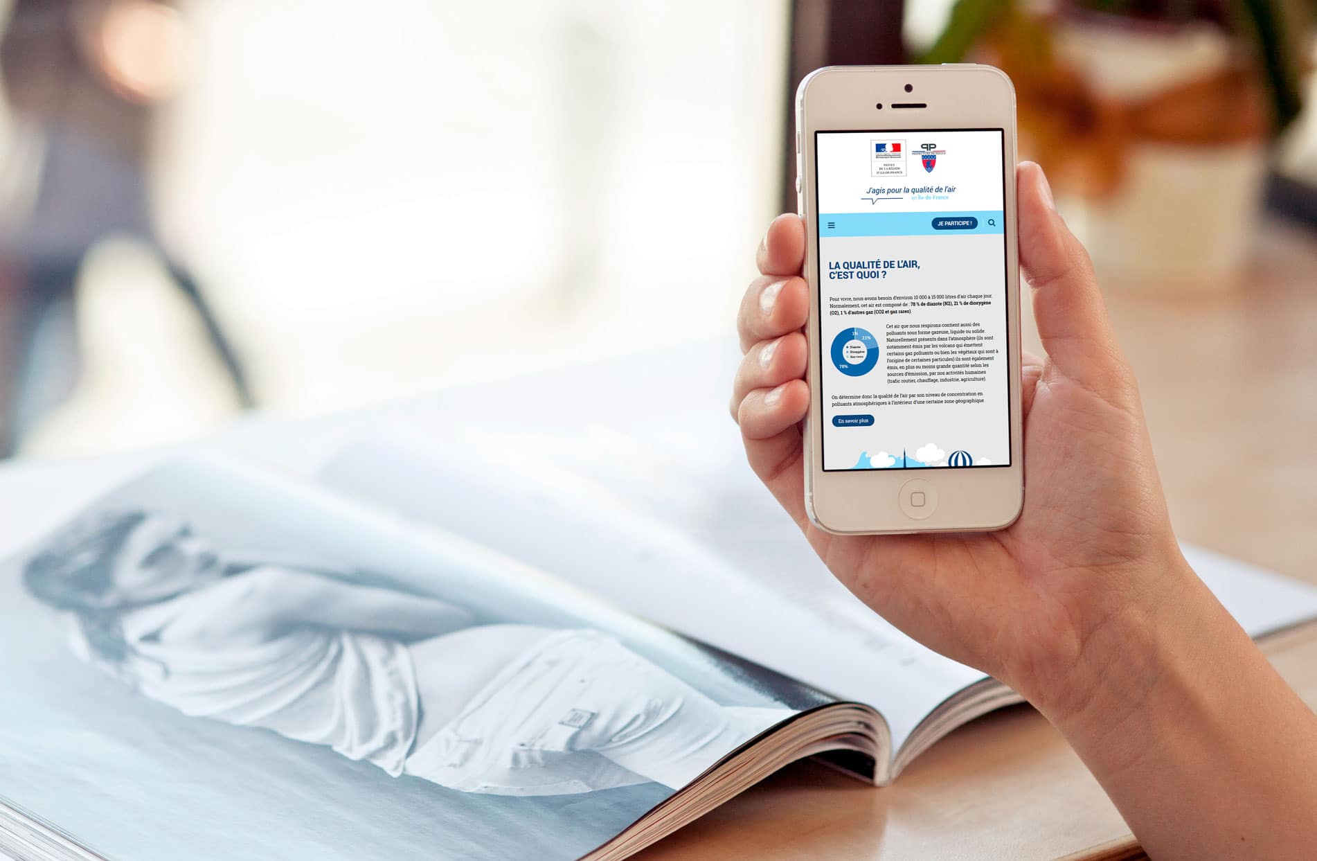 Mockup Iphone de la page d'accueil www.maqualitedelair-idf.fr pour la DRIEE